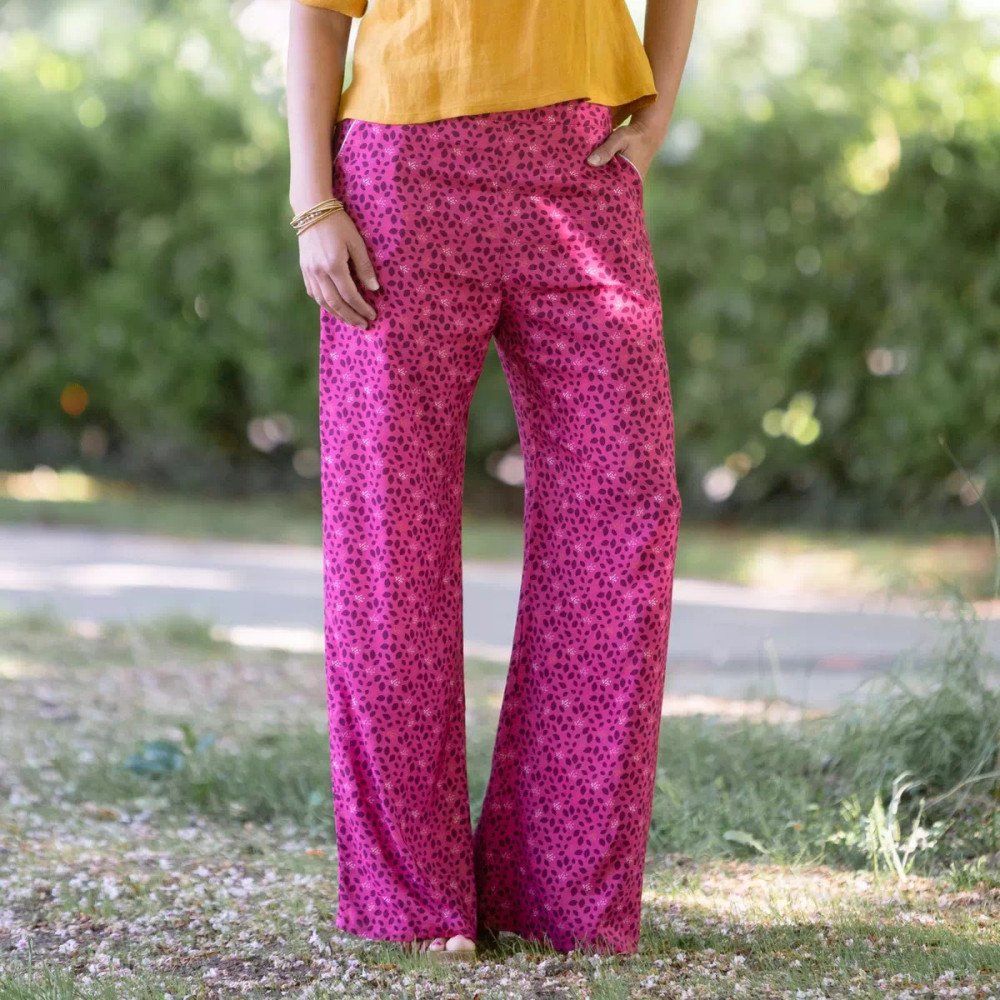 Pantalon fluide Asia motif pétales rose