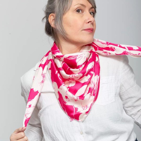 Foulard Azalée - Motif floral rose fuschia écru