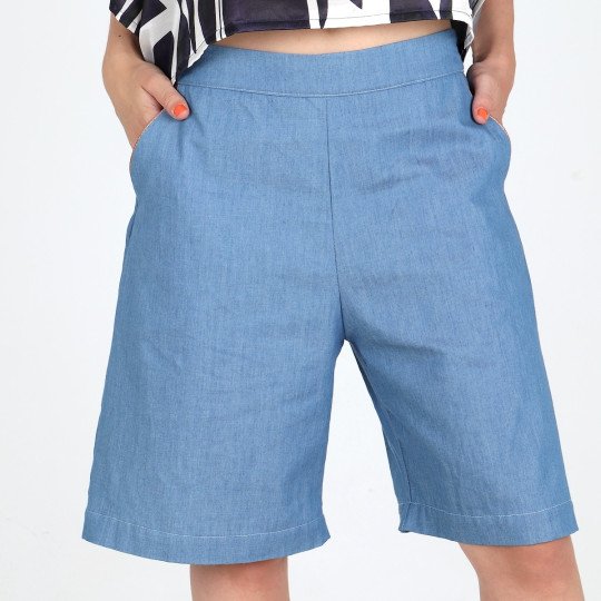 Bermuda femme en chambray bleu Diane, vue de face.
