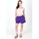 Crop top fleuri Linda porté avec un short taille haute.