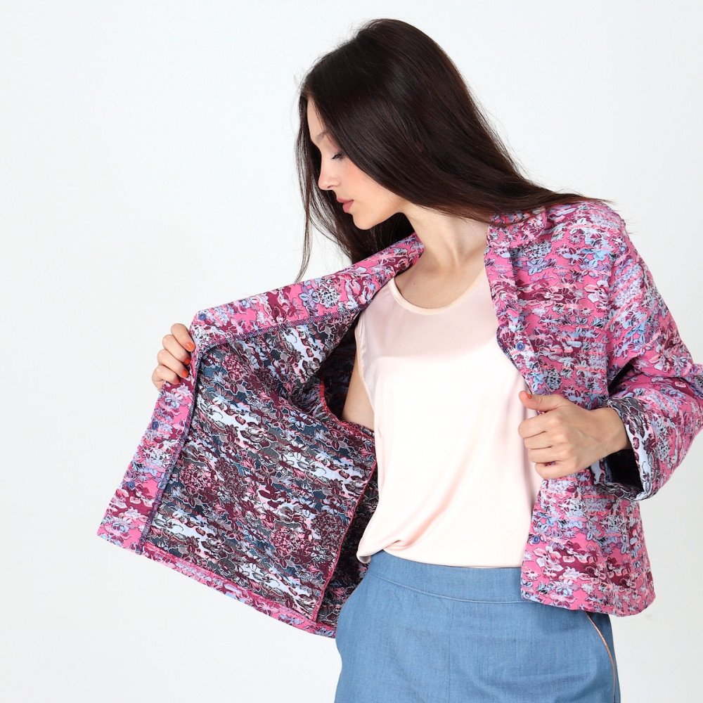 Détail de l'envers gris du jacquard double face de la veste Gabrielle.