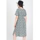 Dos de la robe Loretta fleurie verte avec ceinture nouée et fente latérale.