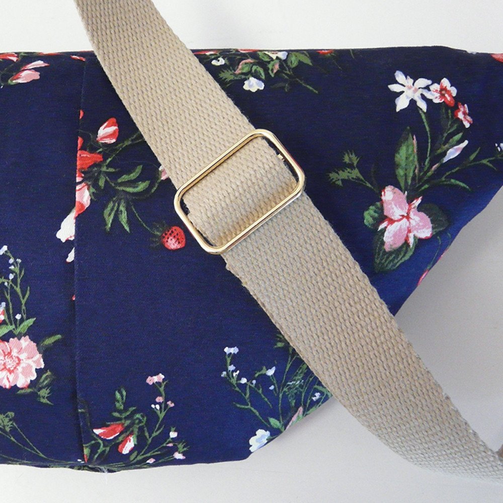 Sac banane Fanny Roseraie Marine à motif floral upcyclé vue de dos détail sangle