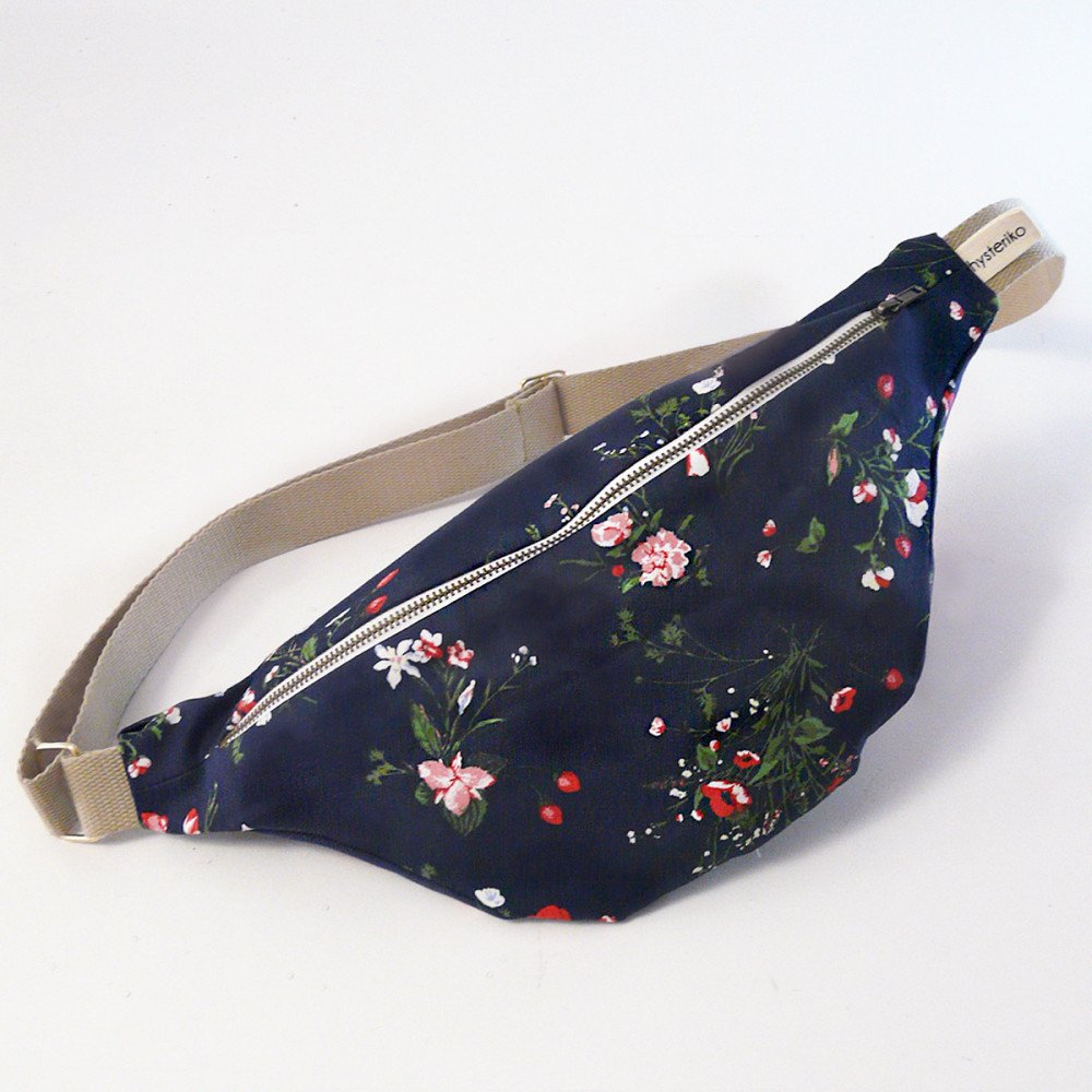 Sac banane femme Fanny Roseraie Marine à motif floral upcyclé