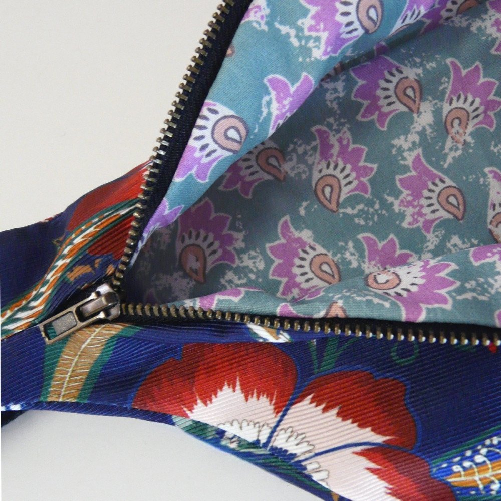 Sac banane femme Fanny Ottoman bleu à motif floral upcyclé détail doublure imprimée