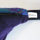 Détail du zip métallique et du jacquard bleu turquoise de la banane Blue Velvet