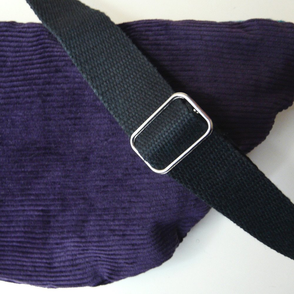 Dos en velours côtelé violet et sangle réglable noire de la banane Fanny