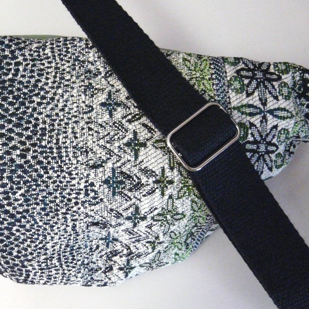 Dos en jacquard vert, noir et blanc avec sangle réglable de la banane Fanny