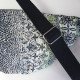 Dos en jacquard vert, noir et blanc avec sangle réglable de la banane Fanny